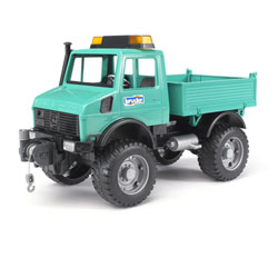 Unimog à plateau avec treuil