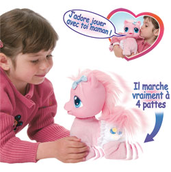 Bébé Poney apprend à marcher