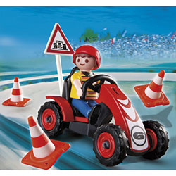 4759-Enfant avec kart