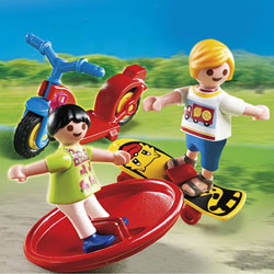 4764-Enfants avec jouets