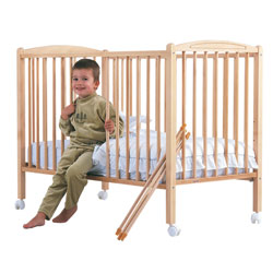 Lit en bois verni