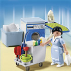 5271-Femme de service