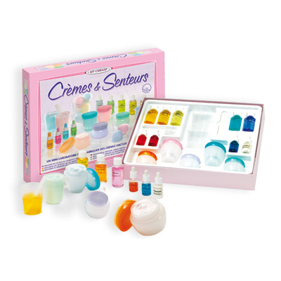 Issu des dernières recherches dans le domaine de la cosmétique, ce kit permet aux enfants de comprendre le principe de formulation des émulsions tout en créant des crèmes onctueuse et délicieusement parfumées pour le corps .Ce produit peut être utilisé en