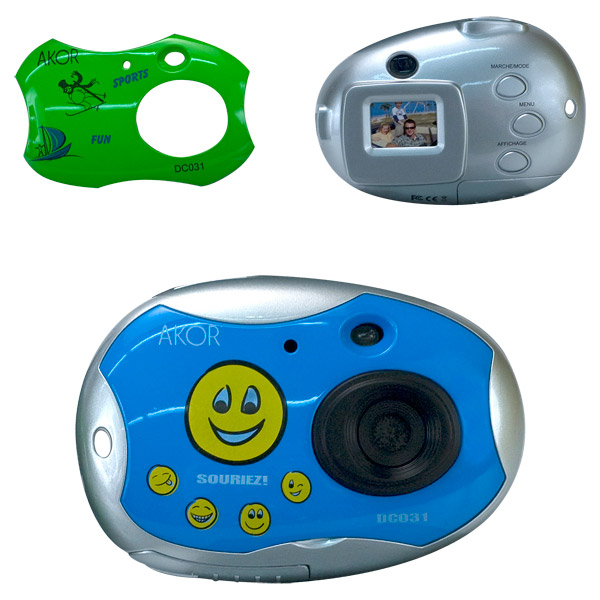 Appareil photo numérique ! Avec 2 coques, écran 1.1 pouce, 300 000 pixels, 1.3 millions par interpolation, fonction vidéo et webcam. Livré avec cordon USB, logiciel de photos. Mémoire interne 8 MO. Compatible Windows Me, 2000, XP, Vista & Seven. Fonctionne avec 2 piles LR03 non fournies.