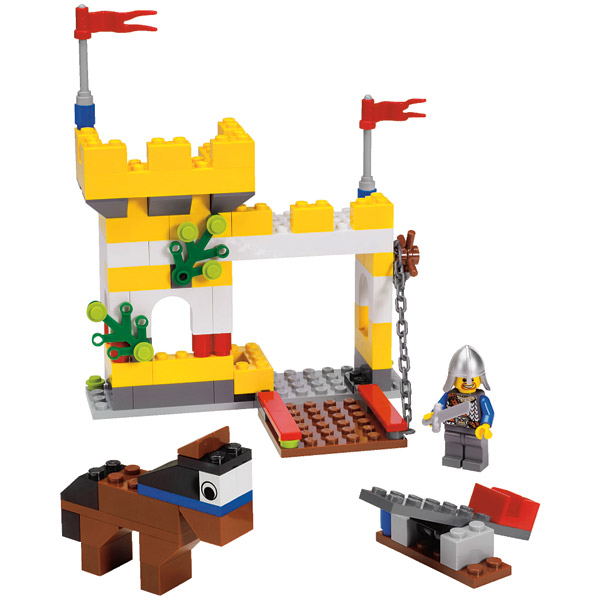 En route pour des aventures palpitantes ! Revis l'époque des chevaliers et des châteaux forts ! Grâce à une notice d'instructions simple et de nombreuses idées pour t'inspirer, tu peux bâtir un pont-levis, une catapulte, un preux chevalier accompagné de son fidèle destrier et plein d'autres super constructions ! En laissant libre cours à ton imagination d'apprenti chevalier, tu n'es pas prêt de t'ennuyer ! * Idéal pour les bâtisseurs en herbe ! * Cet ensemble comprend une figurine et des éléments spéciaux ! Âges : 4-7 Nb de Pièces : 137
