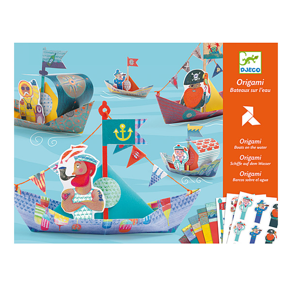 Origami bateaux sur l'eau