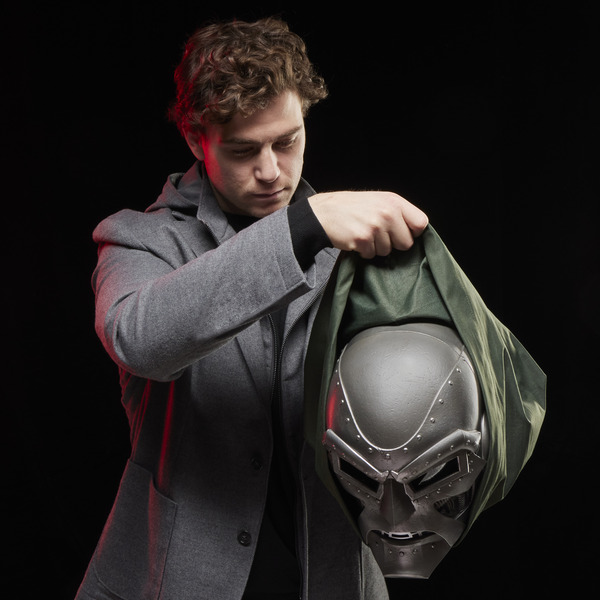 Casque de cosplay premium de Doctor Doom - Marvel Legends Series