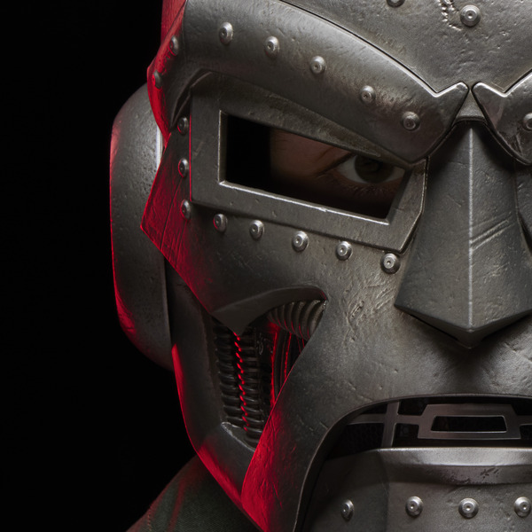 Casque de cosplay premium de Doctor Doom - Marvel Legends Series
