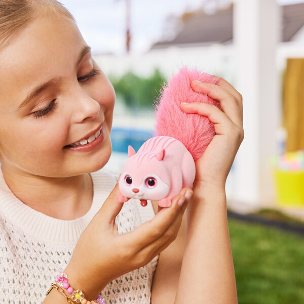 Écureuil qui court Pet Alive (modèle aléatoire)