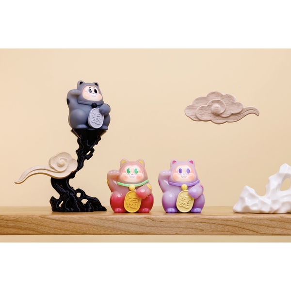 Mini figurine The SLLO en boîte mystère - Chat porte bonheur (modèle aléatoire)