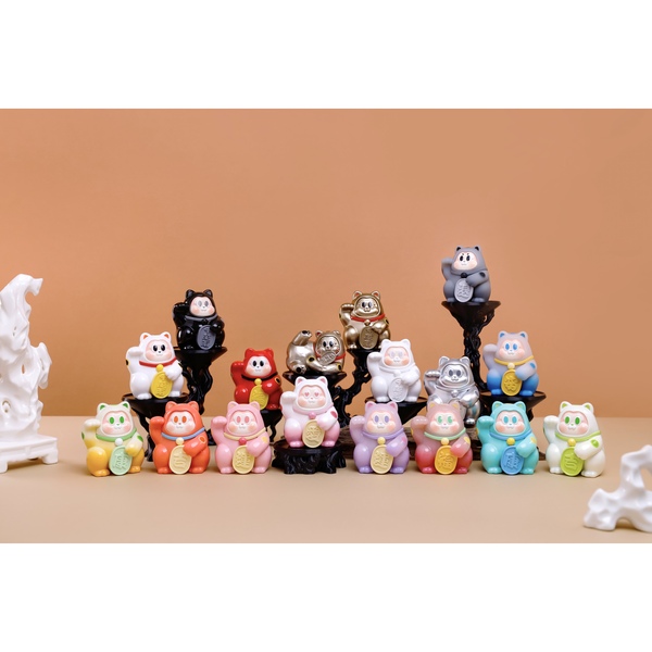 Mini figurine The SLLO en boîte mystère - Chat porte bonheur (modèle aléatoire)