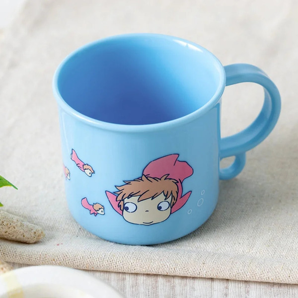 Tasse Ponyo sur la falaise