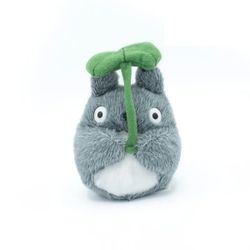 Peluche Totoro avec sa feuille – Mon voisin Totoro - 13cm