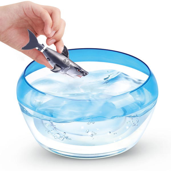 Robo Alive Requin (modèle aléatoire)