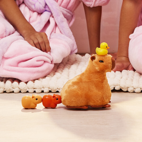Maman Capybara et bébés surprises Pets Alive (modèle aléatoire)