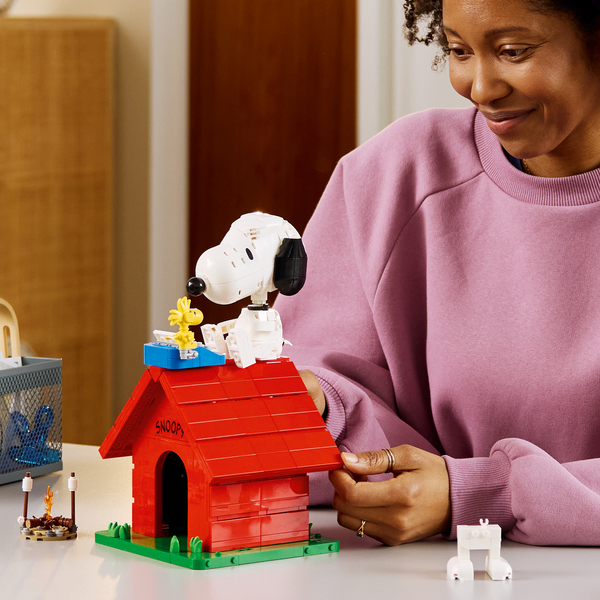 21368 - LEGO® Ideas - Peanuts : la niche de Snoopy