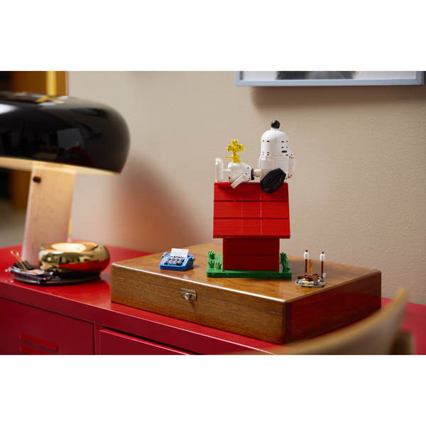 21368 - LEGO® Ideas - Peanuts : la niche de Snoopy