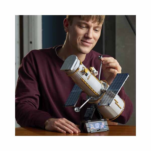 11382 - LEGO® Icons - Le Télescope Spatial Hubble 