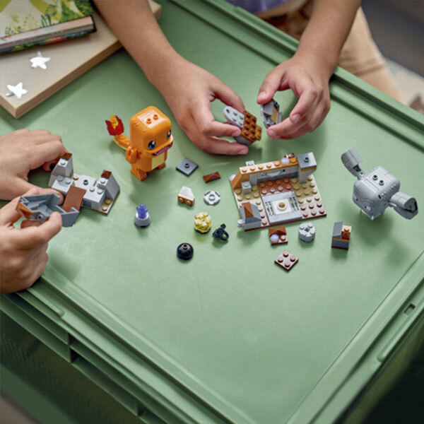 72157 - LEGO® Pokémon - SMART Play : Salamèche et Racaillou, le combat dans la grotte