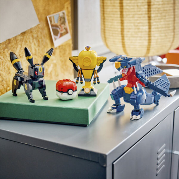 72165 - LEGO® Pokémon - SMART Play : Le combat entre Noctali et Carchacrok