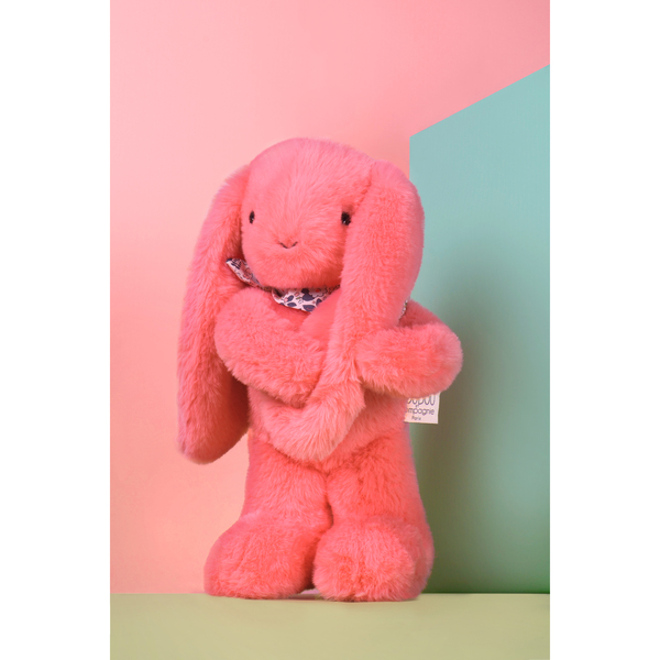Peluche à câliner lapin corail avec bandana