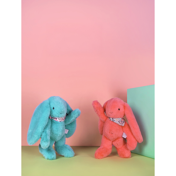 Peluche à câliner lapin corail avec bandana