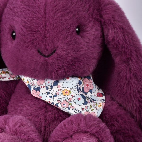 Peluche à câliner lapin prune avec bandana