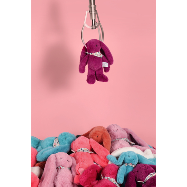 Peluche à câliner lapin prune avec bandana