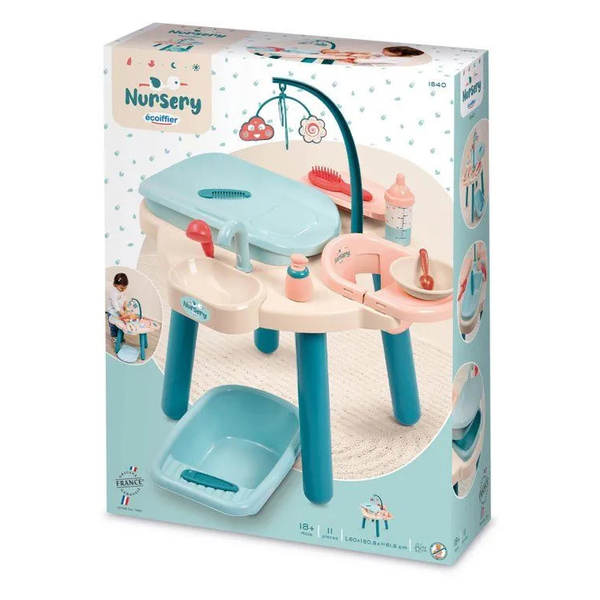 Table de nursery avec accessoires