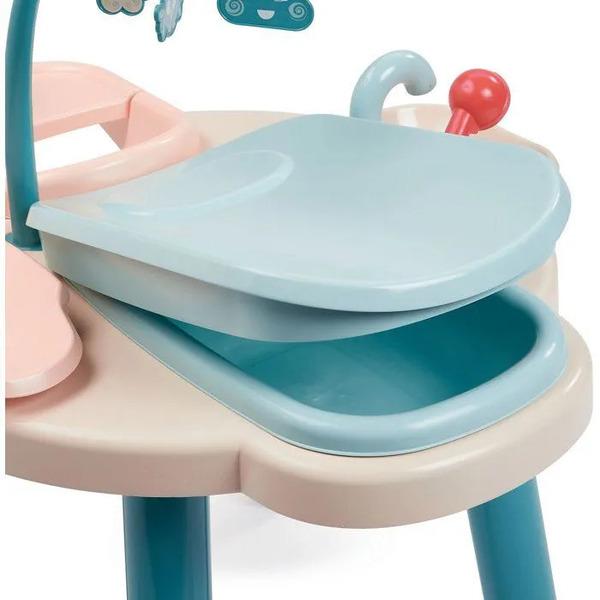 Table de nursery avec accessoires