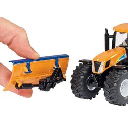 Tracteur New Holland avec lame niveleuse et épandeur de sel 