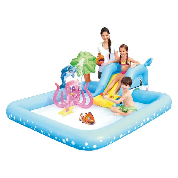 Piscine aquarium toboggan dauphin