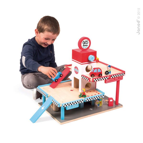 Garage station service en bois