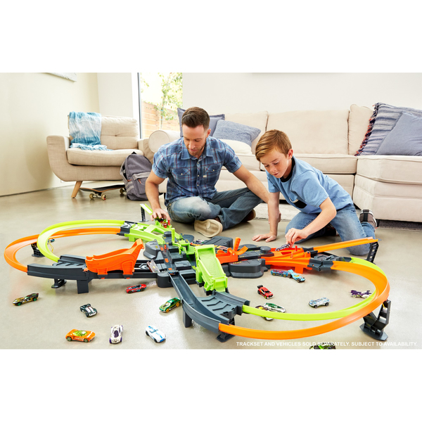 Circuit Colossal Crash Hot Wheels