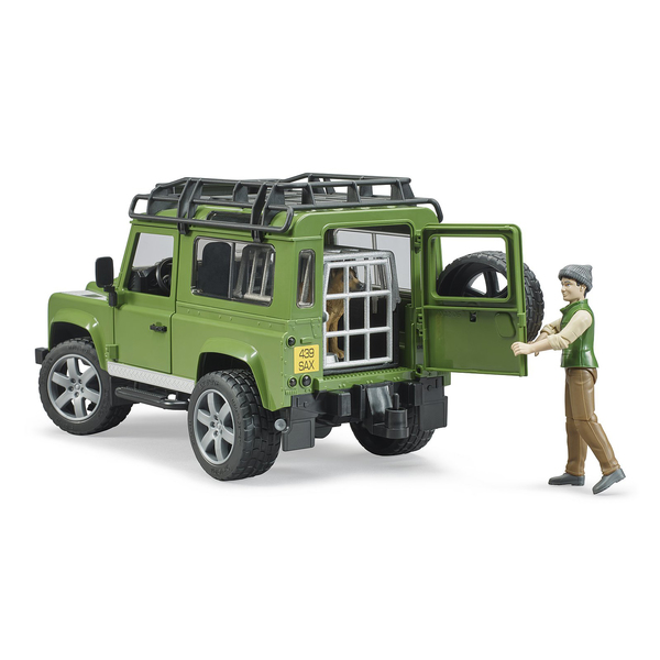 Land Rover defender station wagon avec figurine forestier et son chien