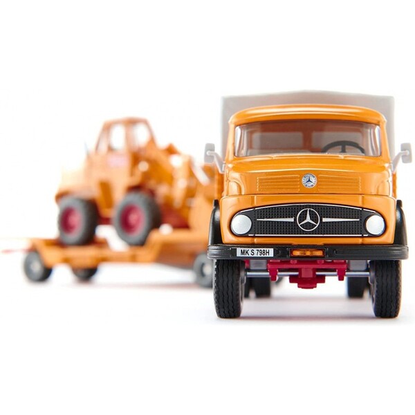 Mercedes-Benz 710 avec chargeuse sur pneus Kramer