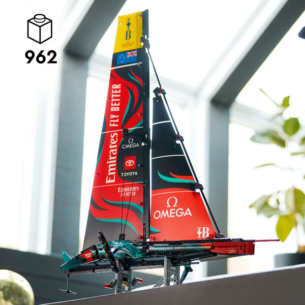 42174 - LEGO® Technic - Yacht Emirates Team New Zealand AC75