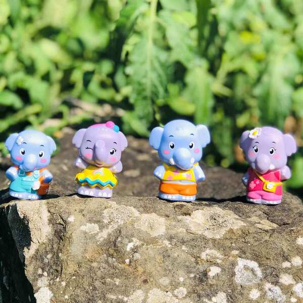 Lot de 4 figurines - Famille éléphant Klorofil