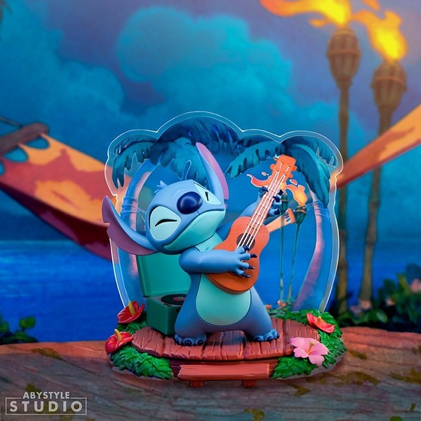 Figurine Stitch et sa guitare