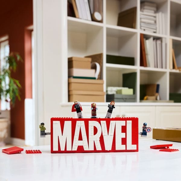 76313 - LEGO Marvel - Logo MARVEL et ses super-héros