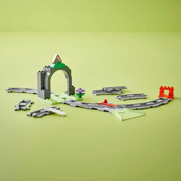 10425 - LEGO® DUPLO - Set d extension : Les rails et le tunnel du train