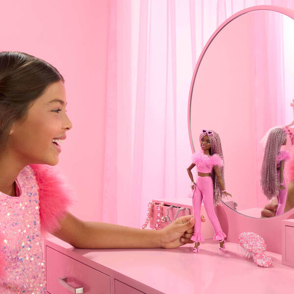 Poupée Barbie Deluxe Style en Combinaison Rose