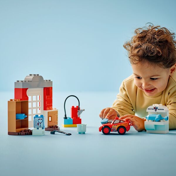 10456 - LEGO® DUPLO® -  Disney et Pixar Cars La Visite de McQueen au Garage de Doc 