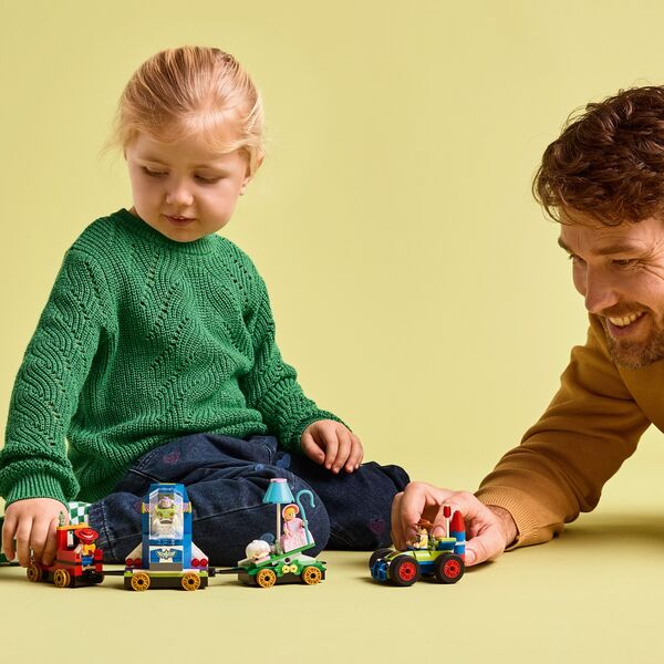 43264 - LEGO® Disney et Pixar - Le Train en Fête et Voiture RC Toy Story