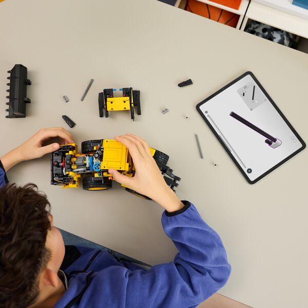 42209 -  LEGO® Technic - La chargeuse sur pneus Volvo L120 Electric