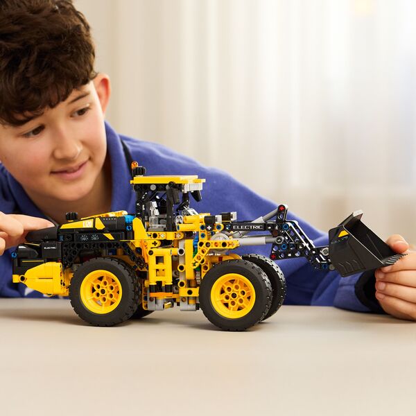 42209 -  LEGO® Technic - La chargeuse sur pneus Volvo L120 Electric