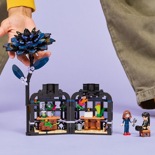 76784 - LEGO® Mercredi - Le Dahlia Noir