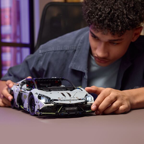 42214 - LEGO® Technic - Supercar Lamborghini Revuelto