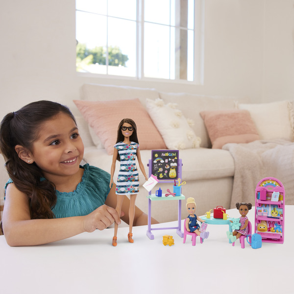 Poupée Barbie coffret maîtresse d école et accessoires