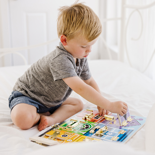 Planche d activités avec loquets 